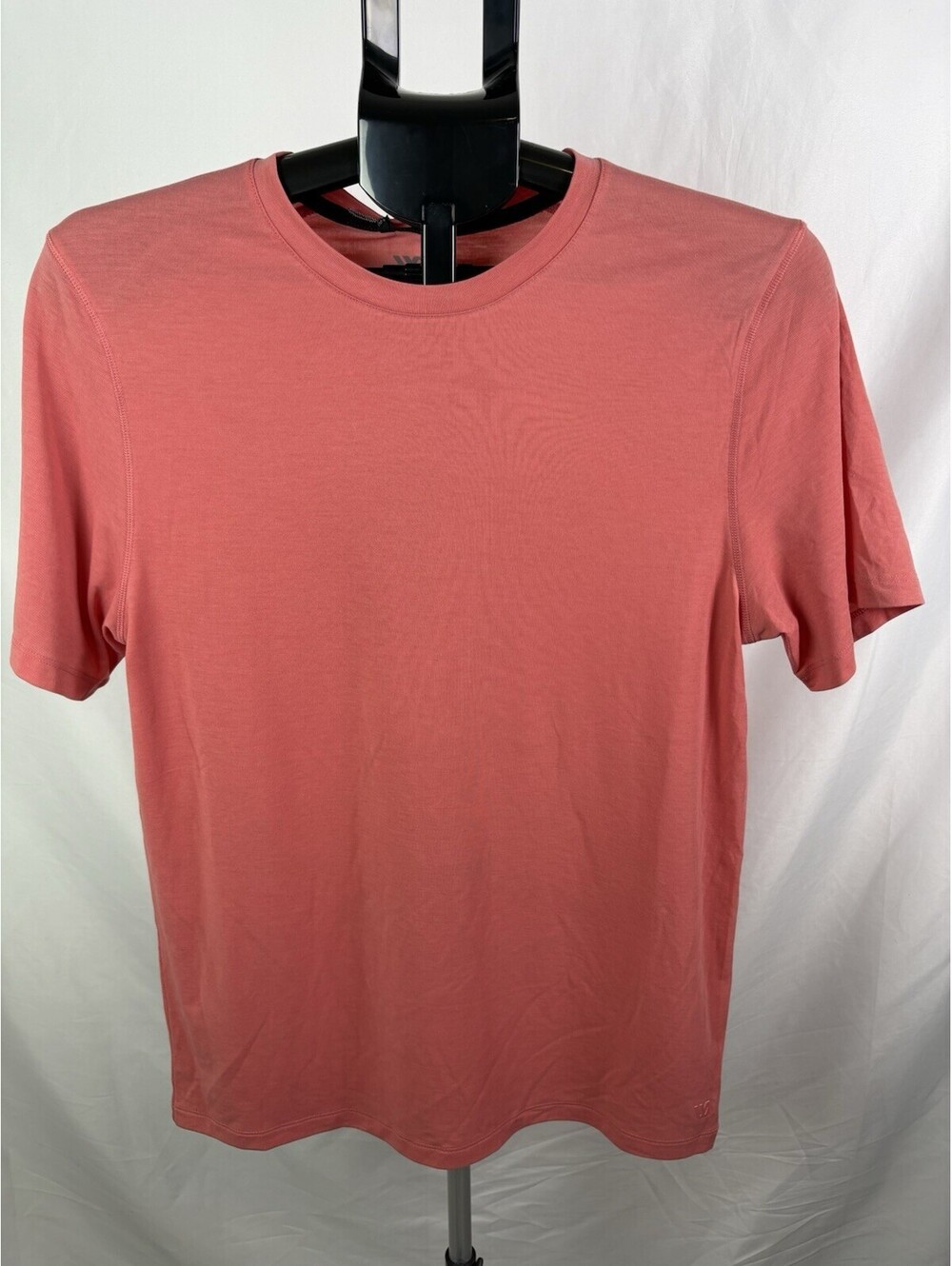 VRST Men's Icon Short Sleeve T-Shirt Pink Rouge New  Size Small (Item 480)